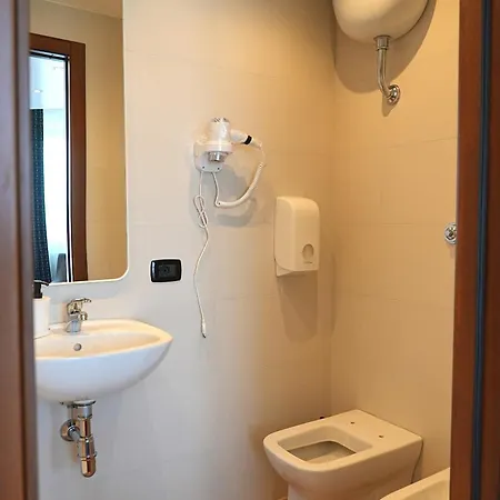 & Premium - Centro - Stazione 3* Bari