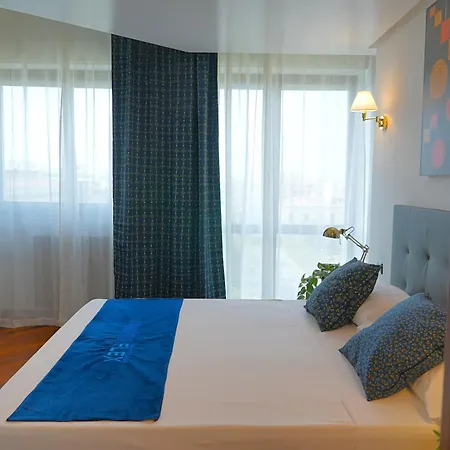 & Premium - Centro - Stazione 3* Bari