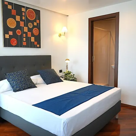 & Premium - Centro - Stazione 3* Bari